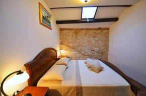 Отель Antique apartment Arsenale  Ровинь